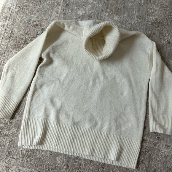Womens MNG Wool Blend Medium Ivory Turtle Neck Sweater Boho Elegant Minimalist - Picture 1 of 8
